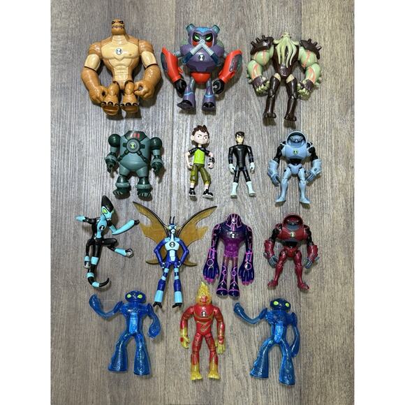 Ben 10 Mixed Lot of 14 Action Figures Cartoon Network Loose Figures